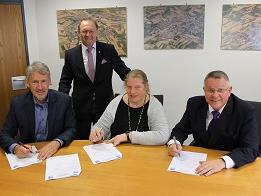 Vertragsunterzeichnung mit der Diakoniestation Oberderdingen