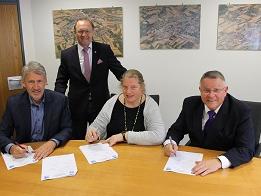 Vertragsunterzeichnung mit der Diakoniestation Oberderdingen